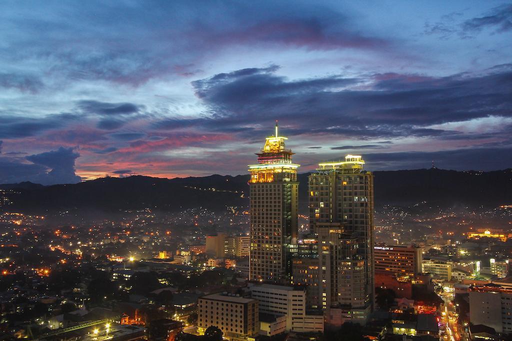 Crown Regency Hotel & Towers Cebú Exterior foto